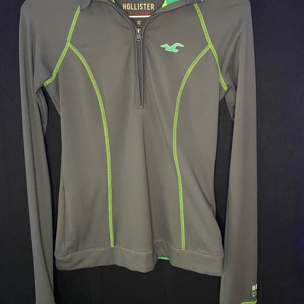 Hollister Women's Gray and Green Top